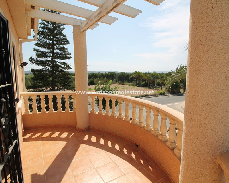 Resale - Freistendhe Villa - Urb. La Marina
