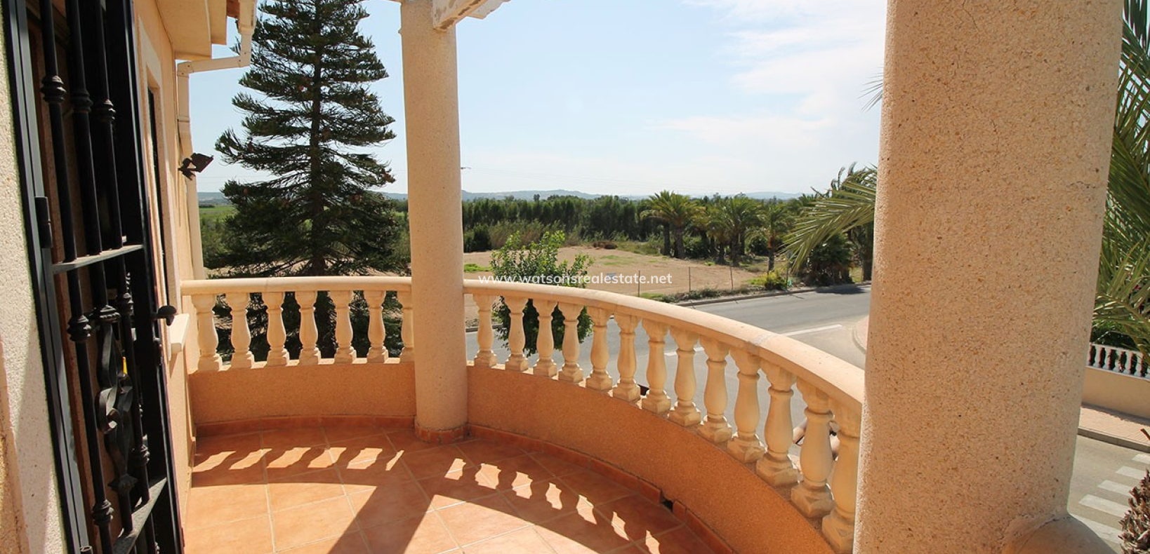 Resale - Freistendhe Villa - Urb. La Marina