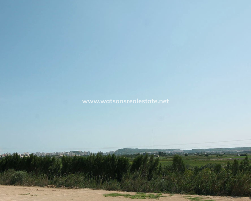 Resale - Freistendhe Villa - Urb. La Marina