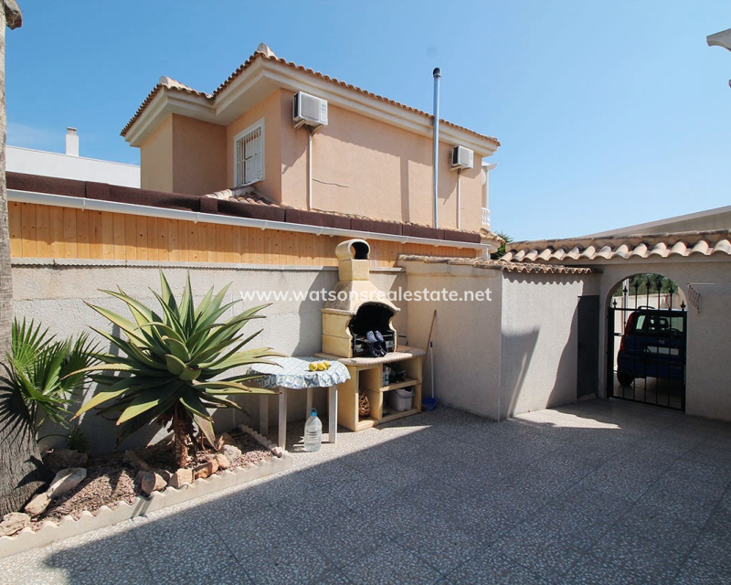 Resale - Freistendhe Villa - Urb. La Marina