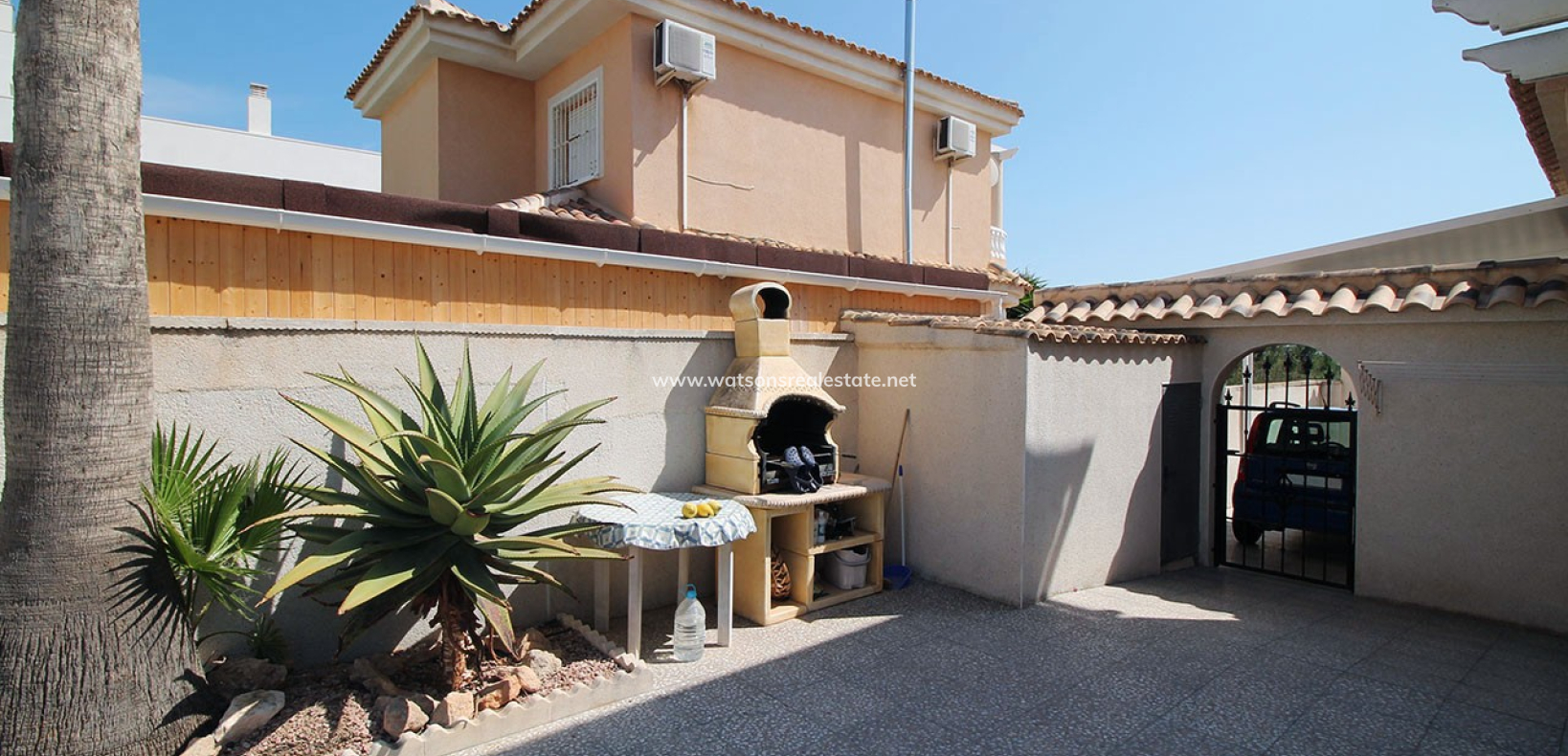 Resale - Freistendhe Villa - Urb. La Marina