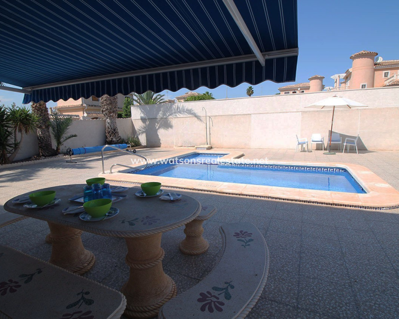 Resale - Freistendhe Villa - Urb. La Marina