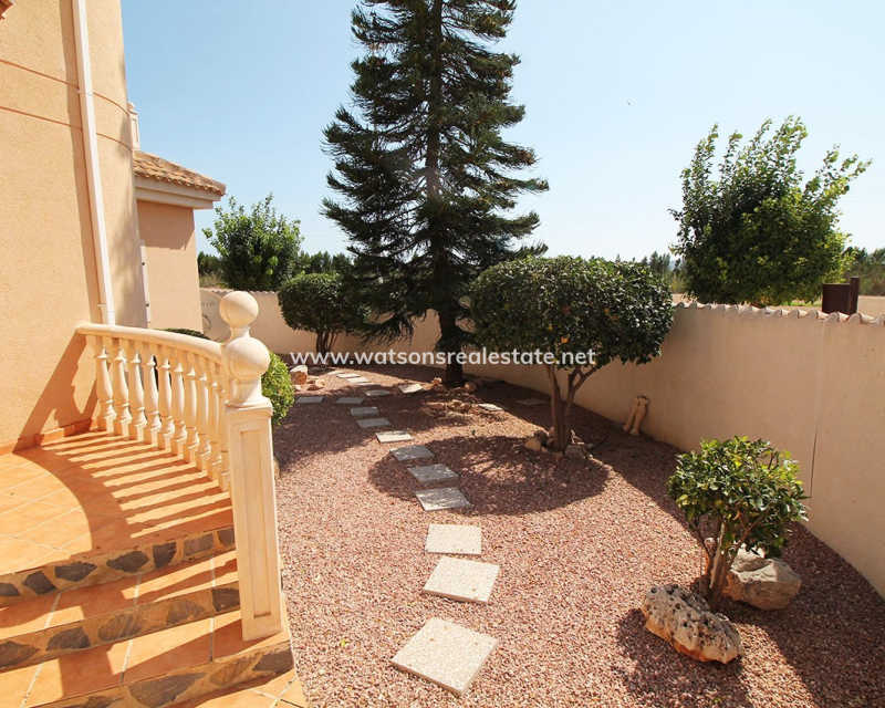 Resale - Freistendhe Villa - Urb. La Marina
