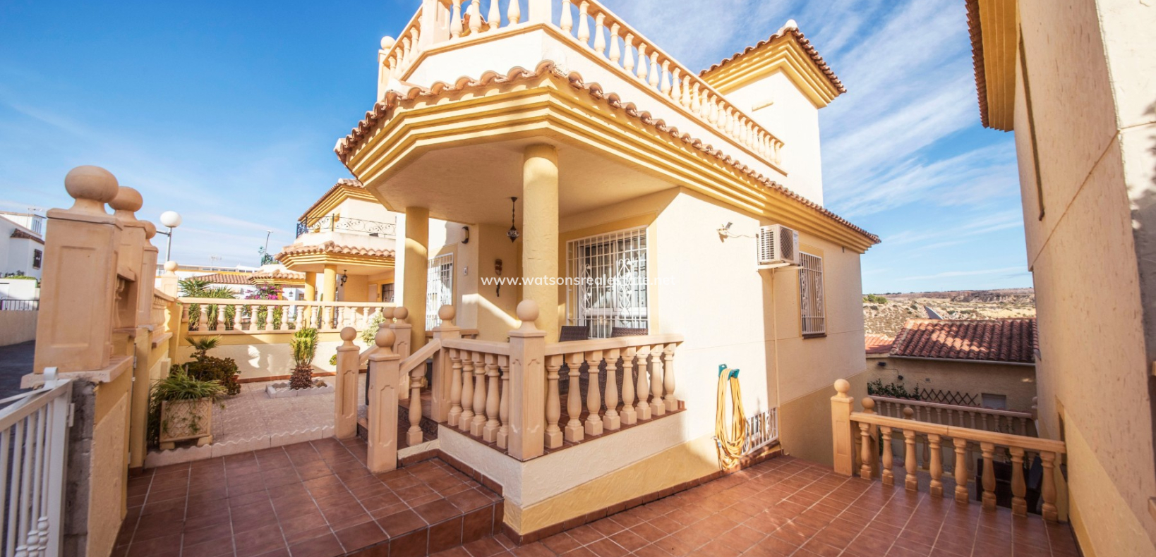 Resale - Freistendhe Villa - Urb. La Marina