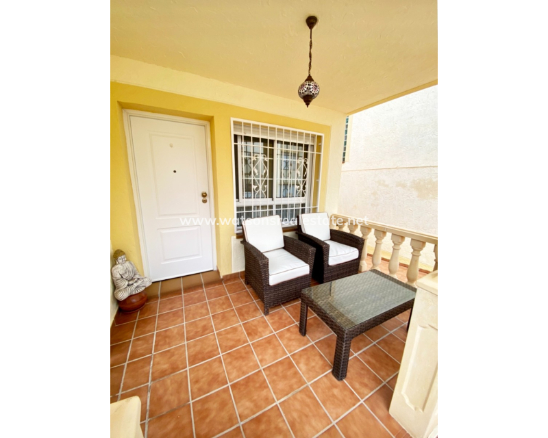 Resale - Freistendhe Villa - Urb. La Marina