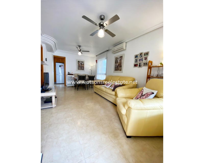 Resale - Freistendhe Villa - Urb. La Marina