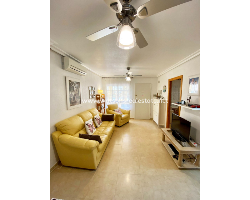 Resale - Freistendhe Villa - Urb. La Marina