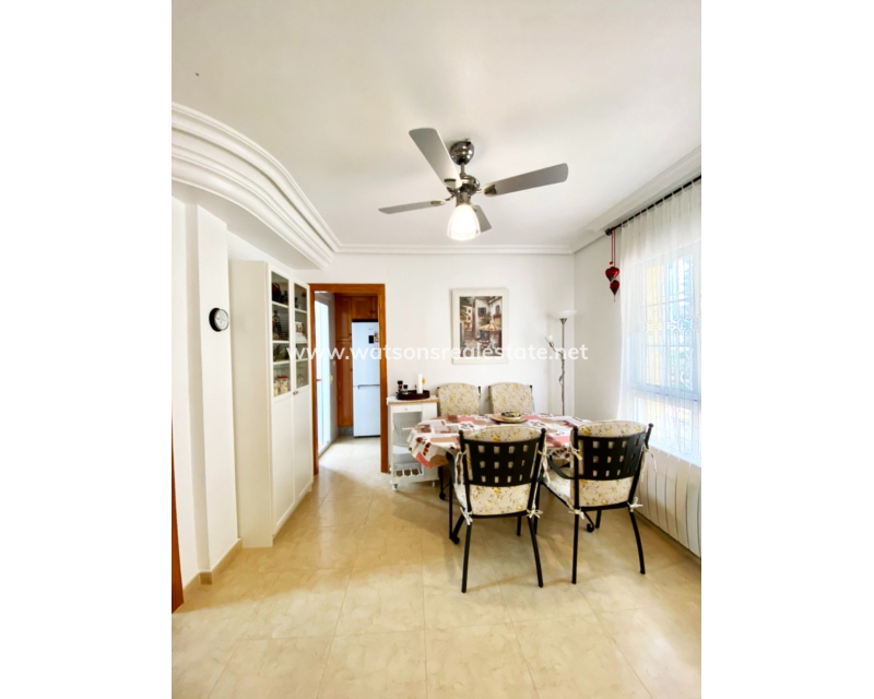 Resale - Freistendhe Villa - Urb. La Marina
