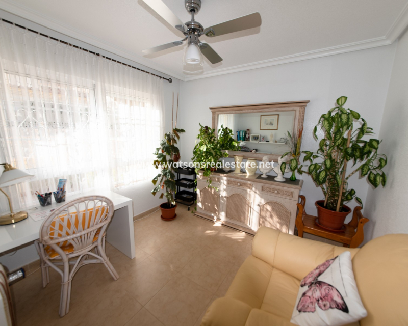 Resale - Freistendhe Villa - Urb. La Marina
