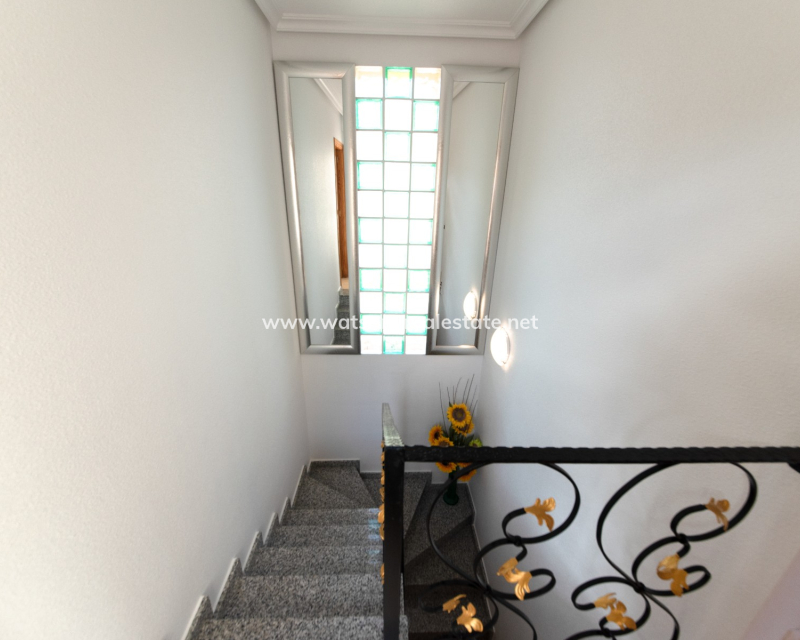 Resale - Freistendhe Villa - Urb. La Marina