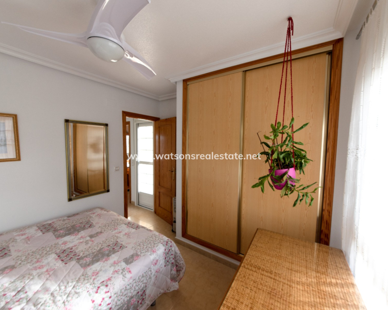 Resale - Freistendhe Villa - Urb. La Marina