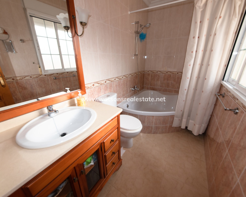 Resale - Freistendhe Villa - Urb. La Marina