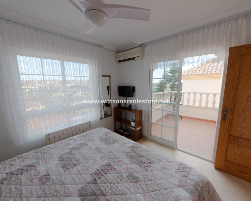 Resale - Freistendhe Villa - Urb. La Marina