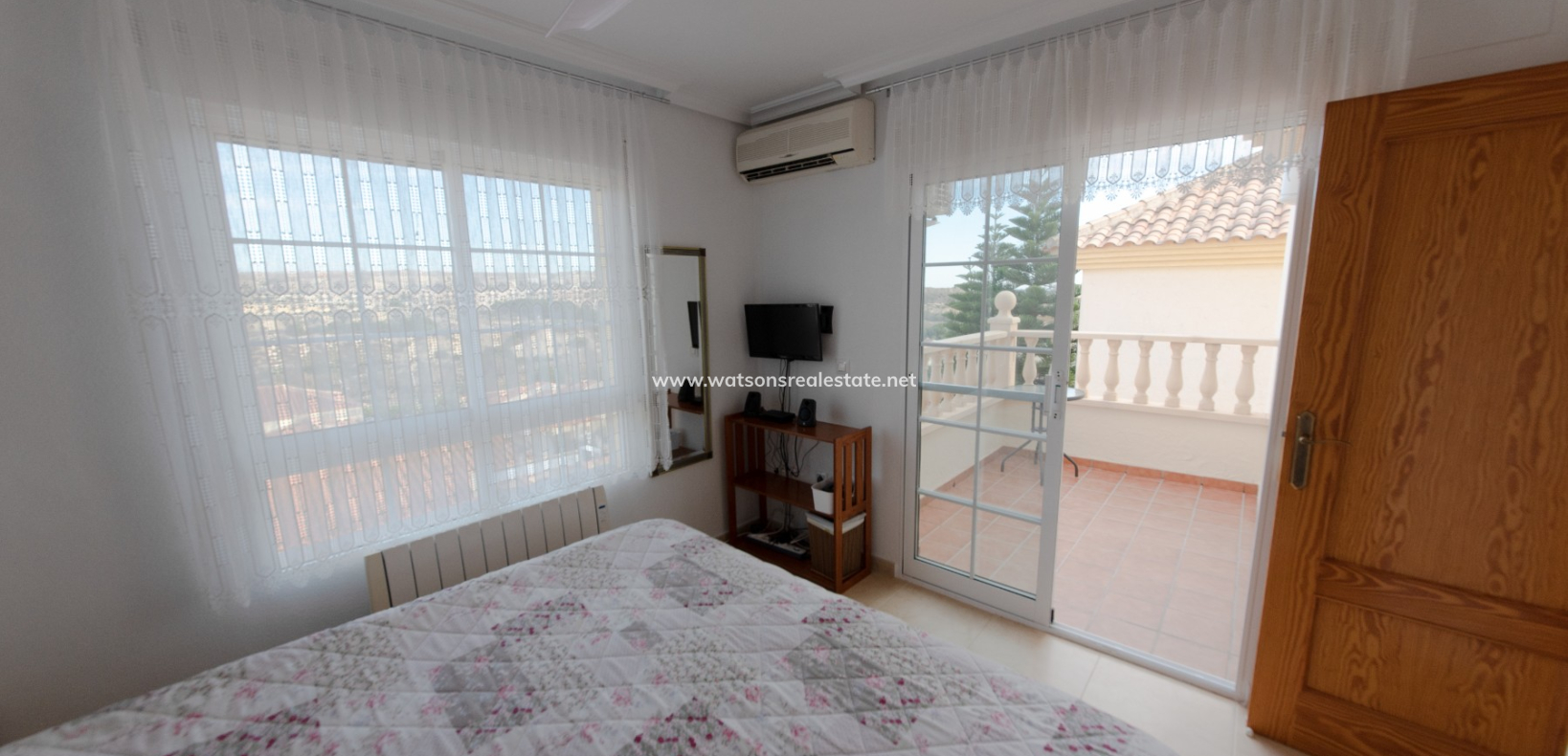 Resale - Freistendhe Villa - Urb. La Marina