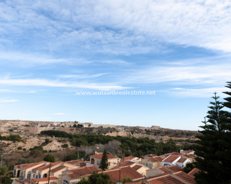 Resale - Freistendhe Villa - Urb. La Marina