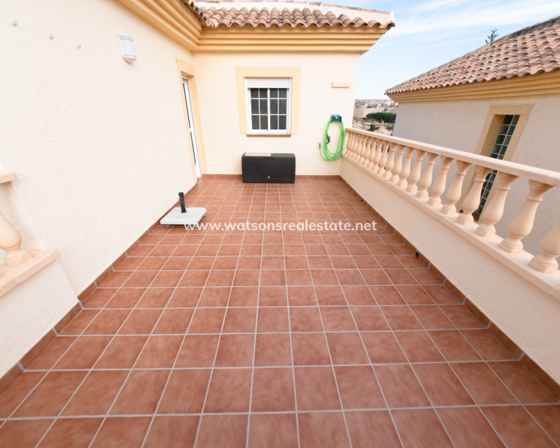 Resale - Freistendhe Villa - Urb. La Marina