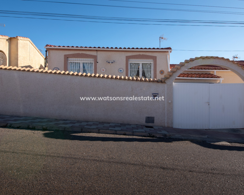Resale - Freistendhe Villa - Urb. La Marina