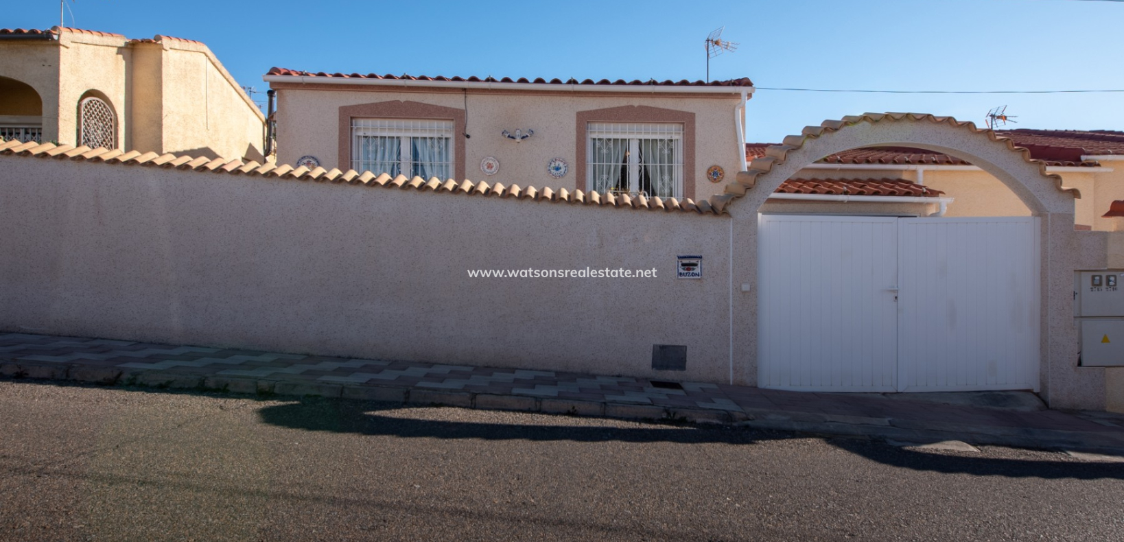 Resale - Freistendhe Villa - Urb. La Marina