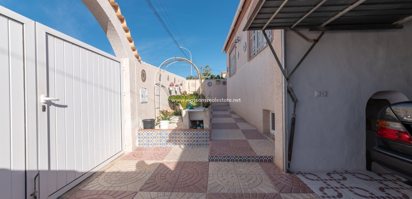 Resale - Freistendhe Villa - Urb. La Marina