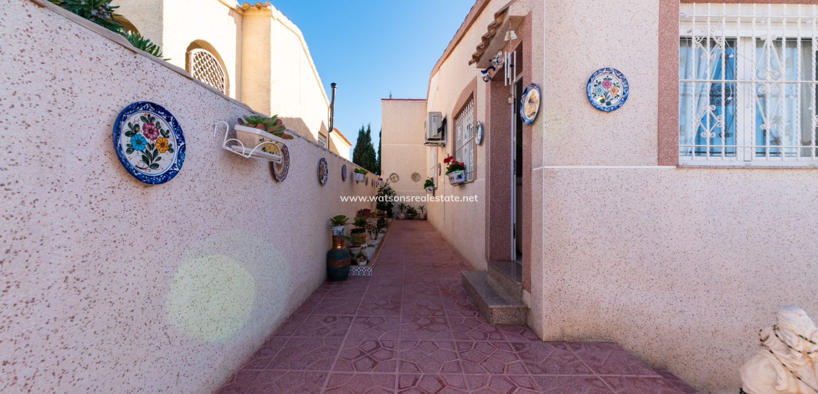 Resale - Freistendhe Villa - Urb. La Marina