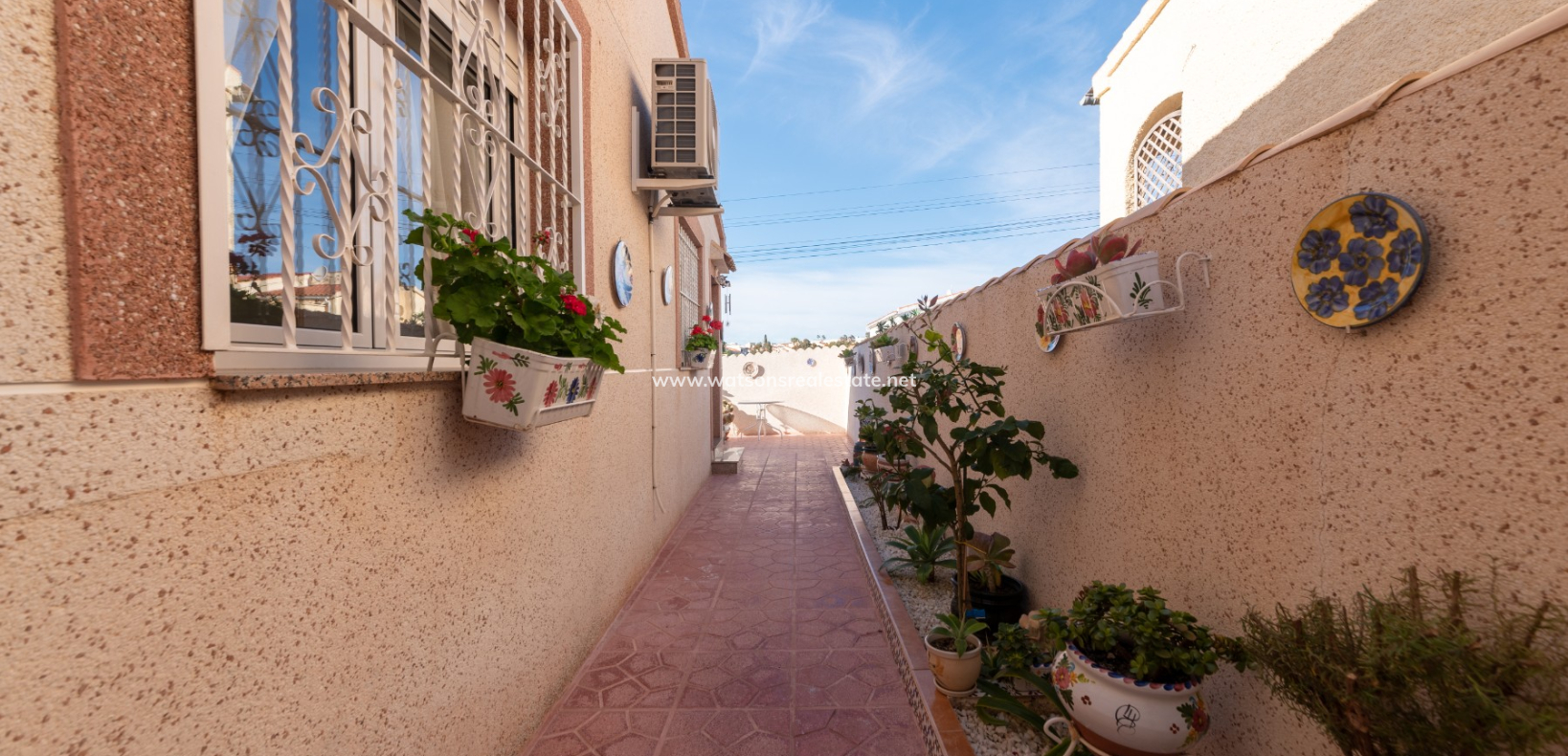 Resale - Freistendhe Villa - Urb. La Marina