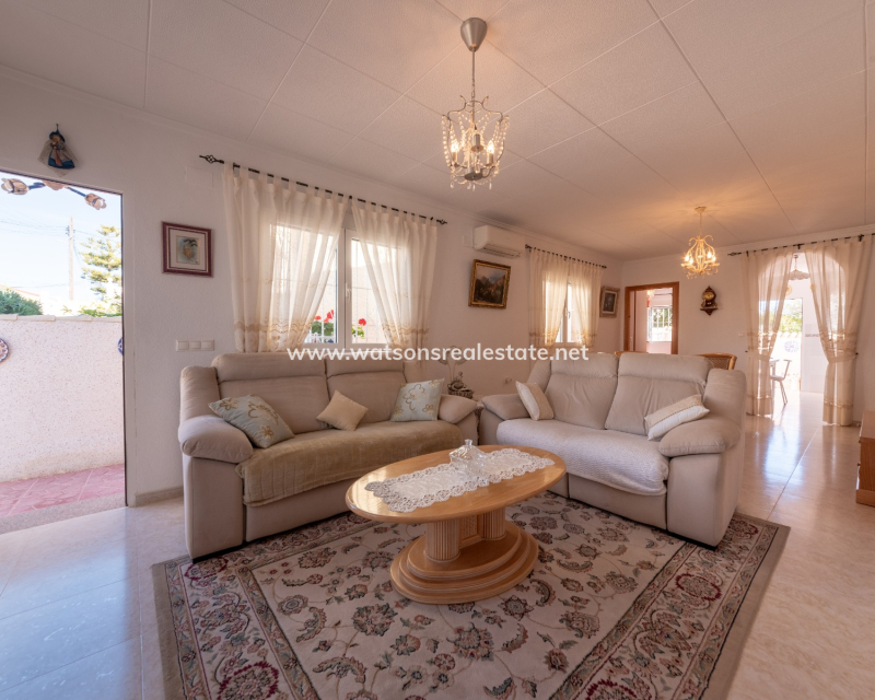 Resale - Freistendhe Villa - Urb. La Marina
