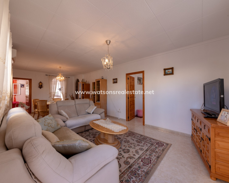 Resale - Freistendhe Villa - Urb. La Marina