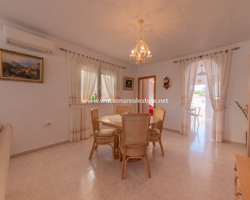 Resale - Freistendhe Villa - Urb. La Marina