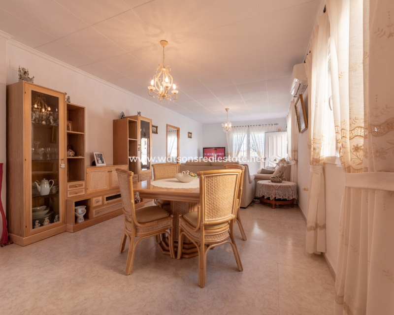 Resale - Freistendhe Villa - Urb. La Marina