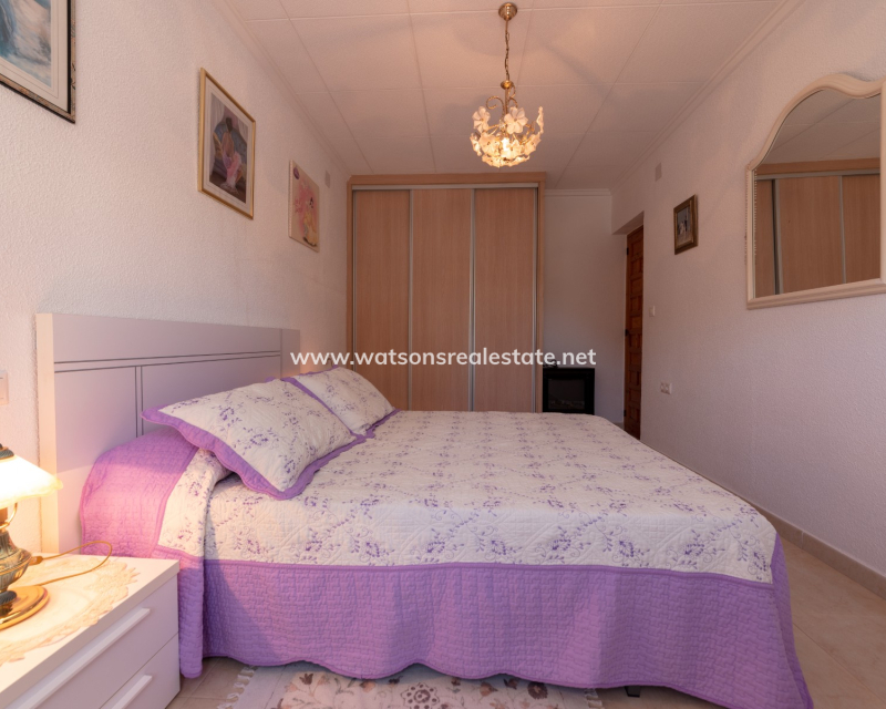 Resale - Freistendhe Villa - Urb. La Marina