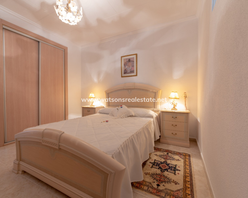 Resale - Freistendhe Villa - Urb. La Marina