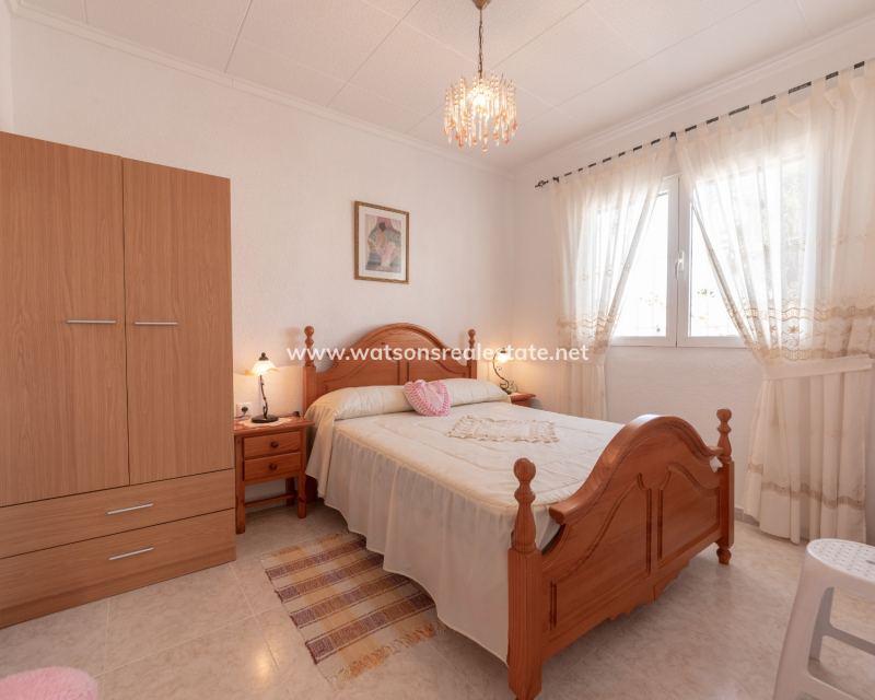 Resale - Freistendhe Villa - Urb. La Marina
