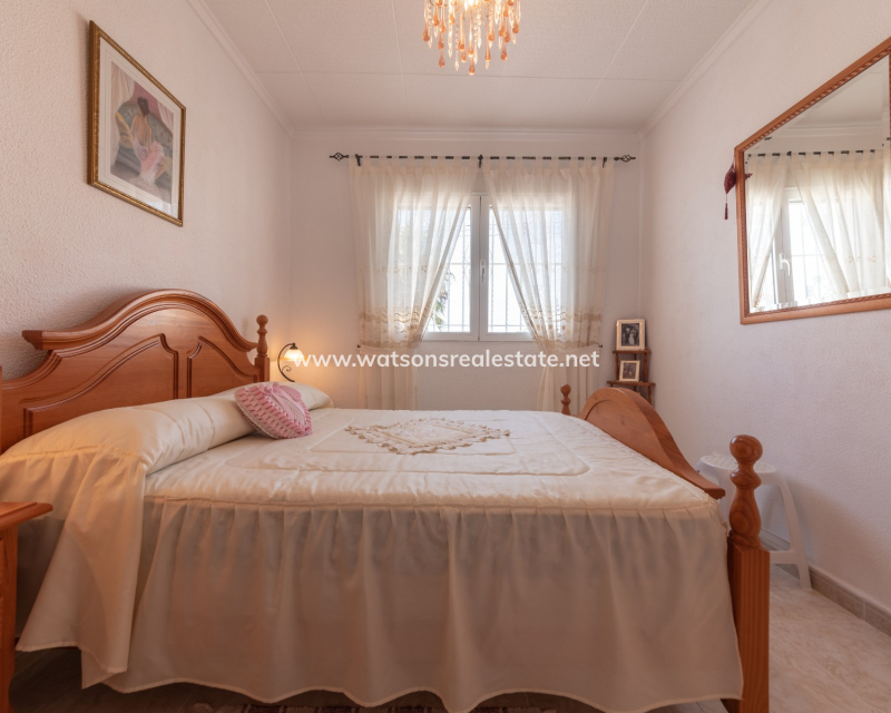 Resale - Freistendhe Villa - Urb. La Marina