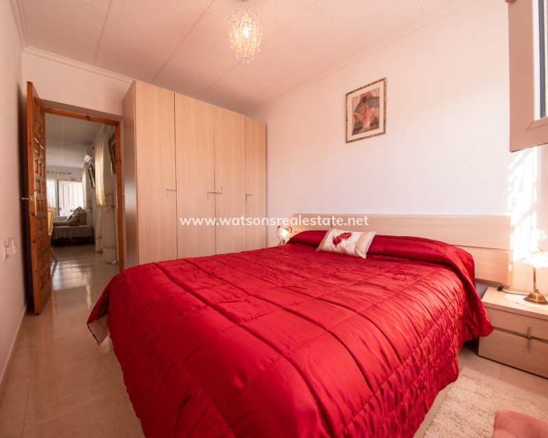 Resale - Freistendhe Villa - Urb. La Marina