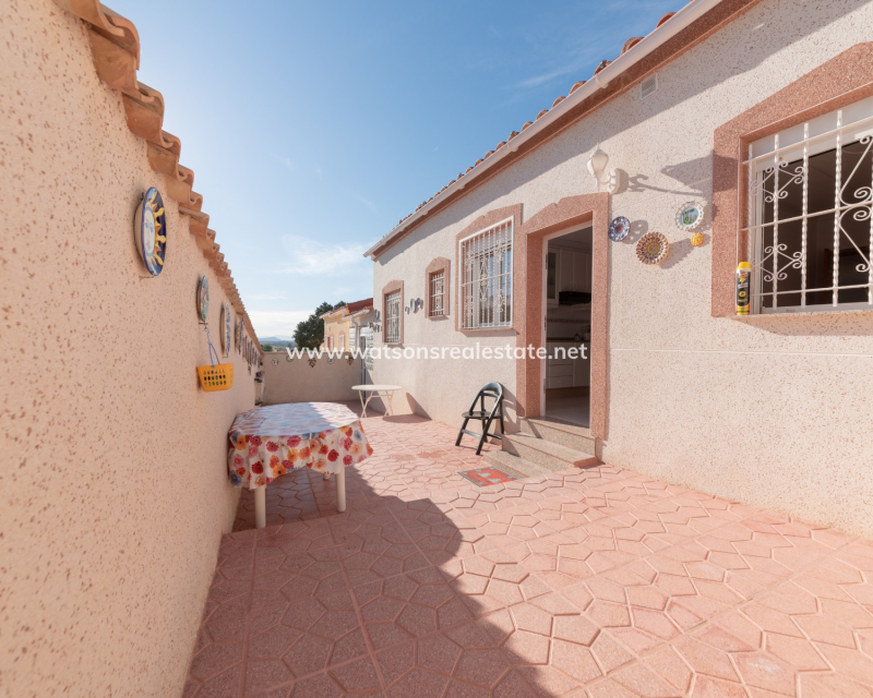 Resale - Freistendhe Villa - Urb. La Marina