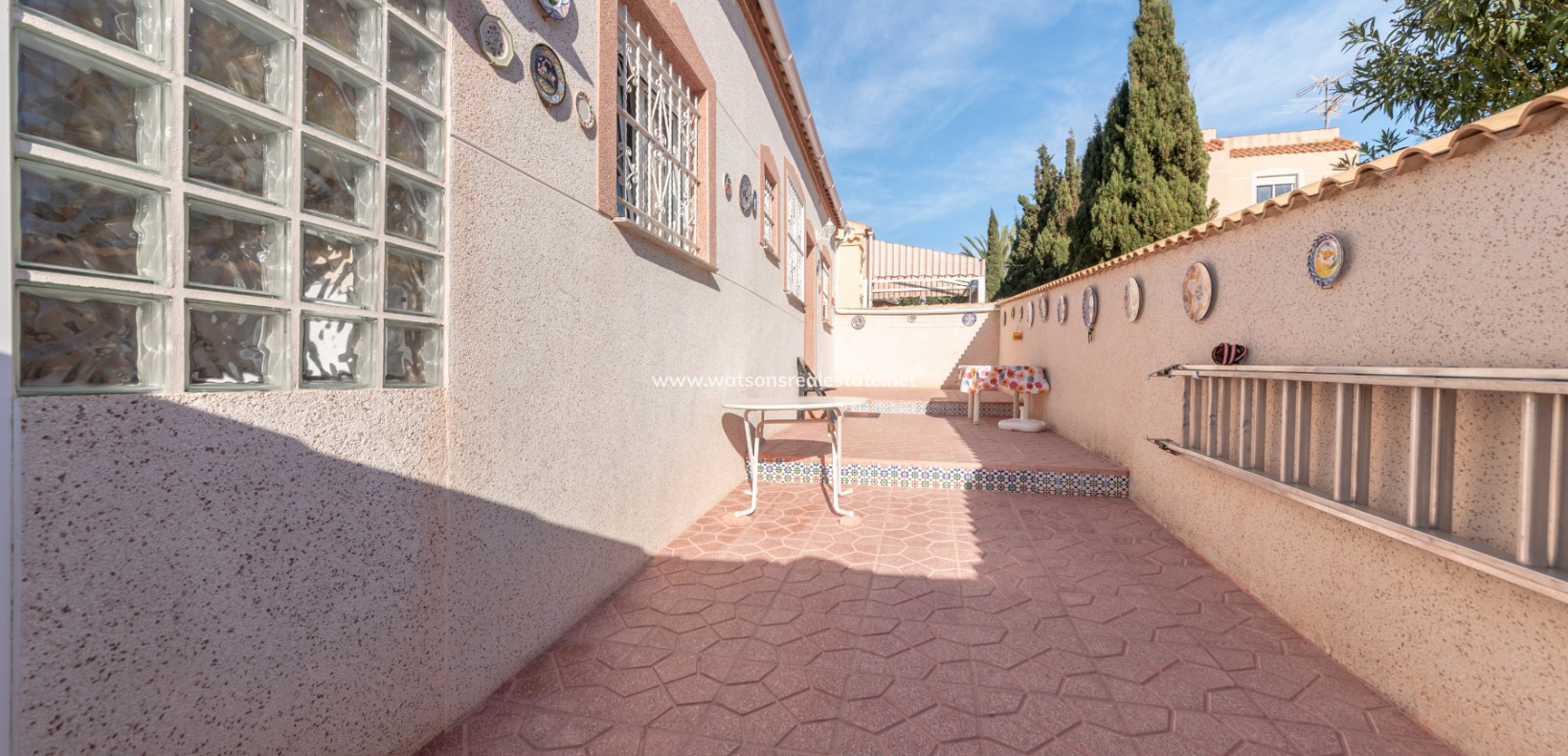 Resale - Freistendhe Villa - Urb. La Marina