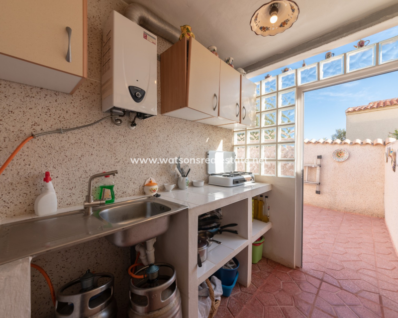 Resale - Freistendhe Villa - Urb. La Marina