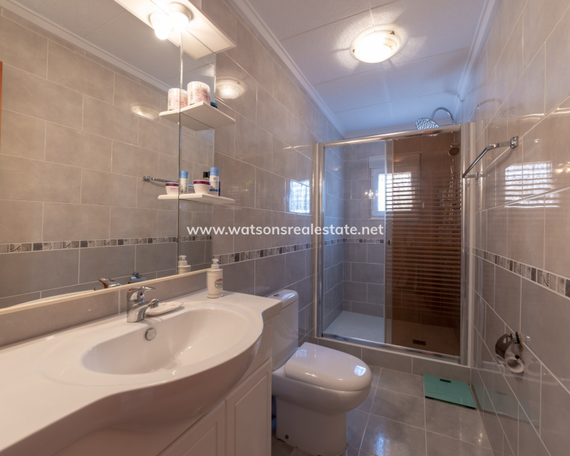 Resale - Freistendhe Villa - Urb. La Marina