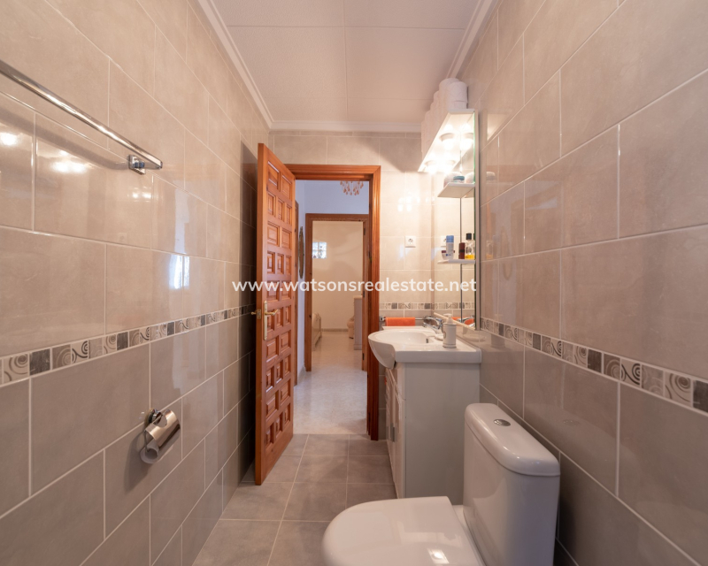 Resale - Freistendhe Villa - Urb. La Marina