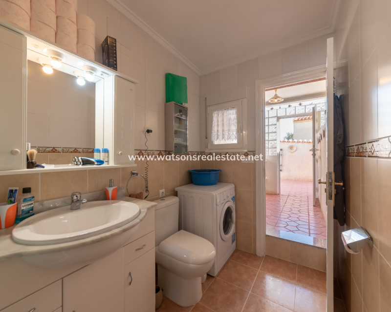 Resale - Freistendhe Villa - Urb. La Marina