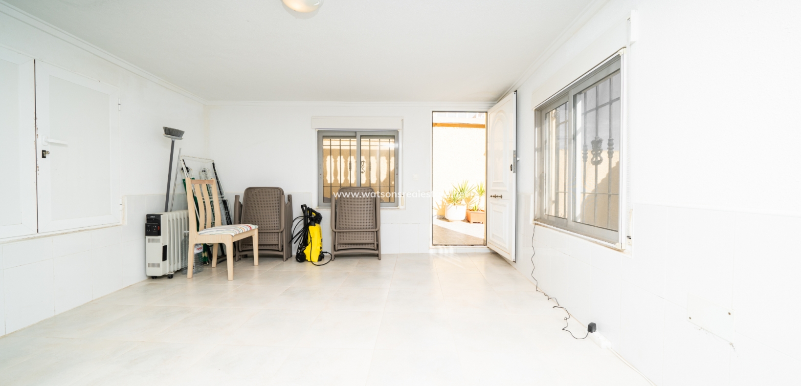 Resale - Freistendhe Villa - Urb. La Marina