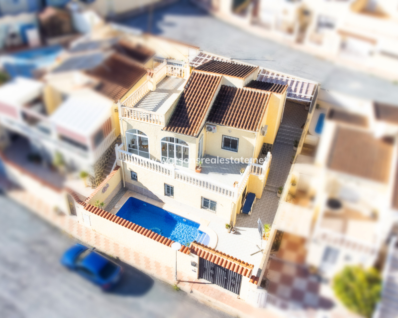 Resale - Freistendhe Villa - Urb. La Marina