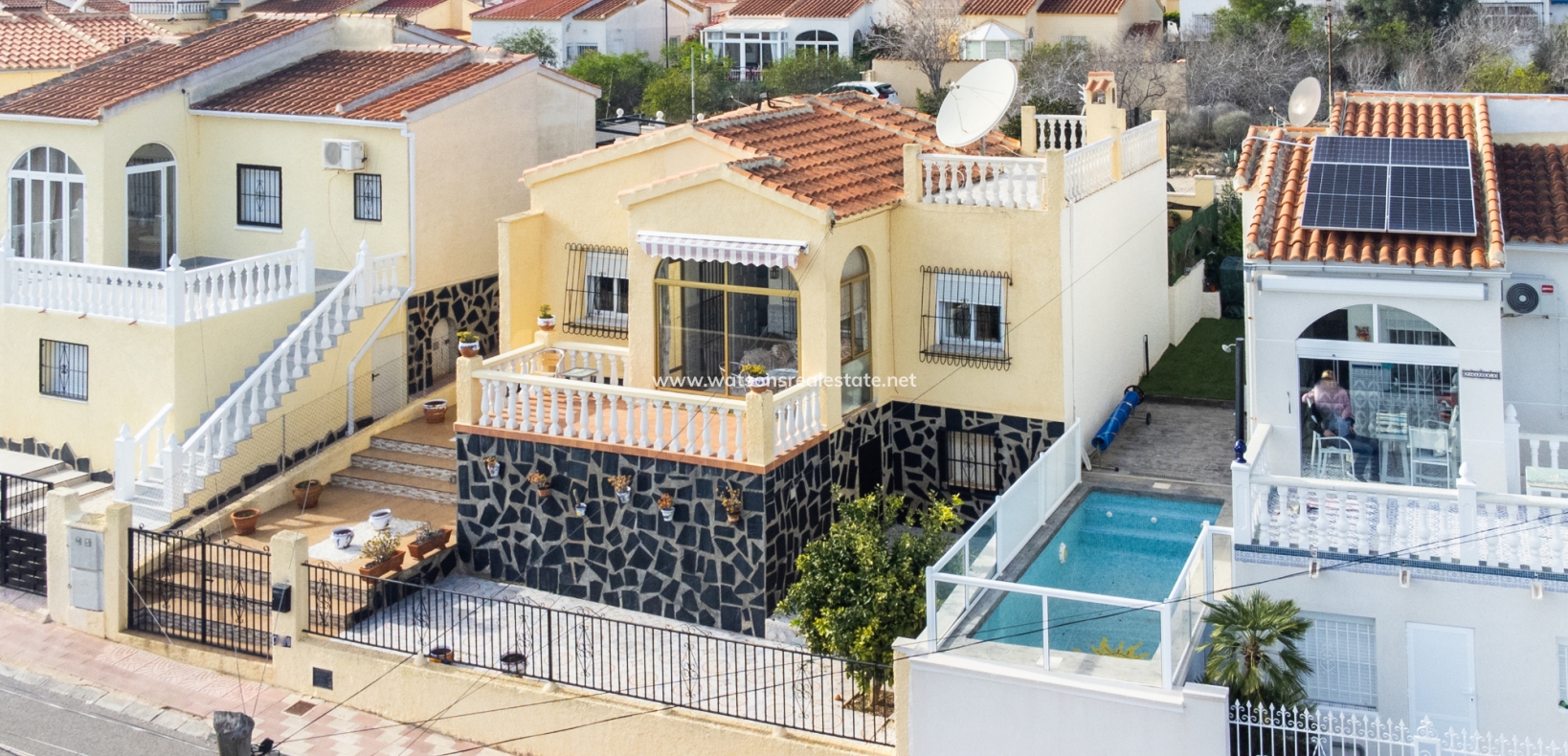 Resale - Freistendhe Villa - Urb. La Marina