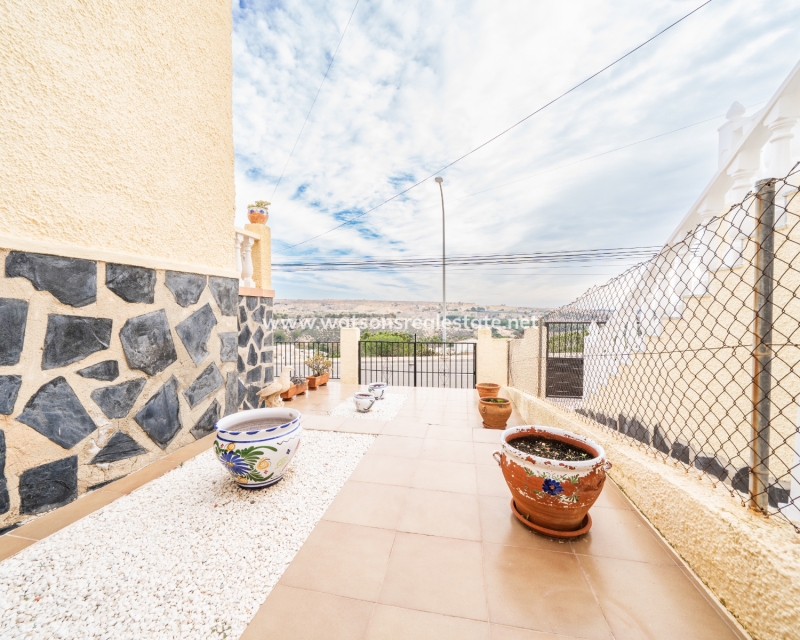 Resale - Freistendhe Villa - Urb. La Marina