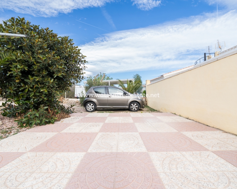 Resale - Freistendhe Villa - Urb. La Marina