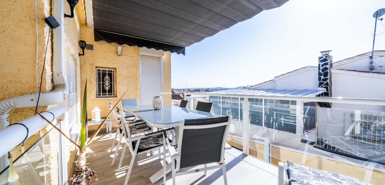 Resale - Freistendhe Villa - Urb. La Marina