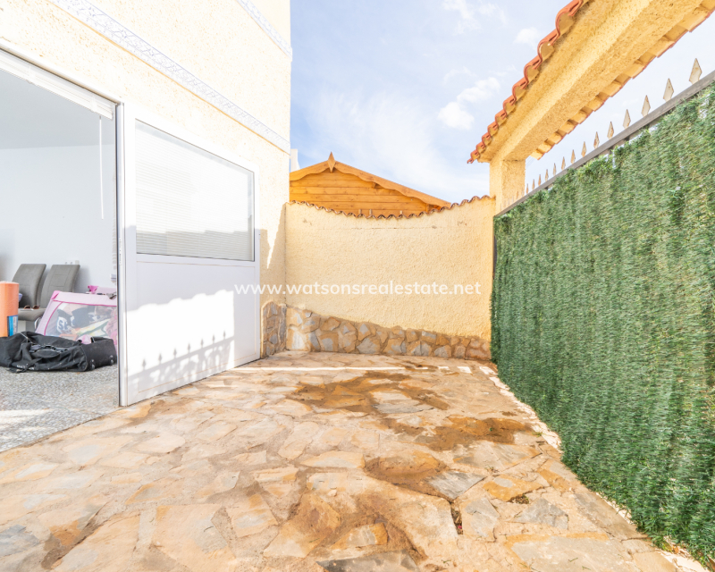 Resale - Freistendhe Villa - Urb. La Marina