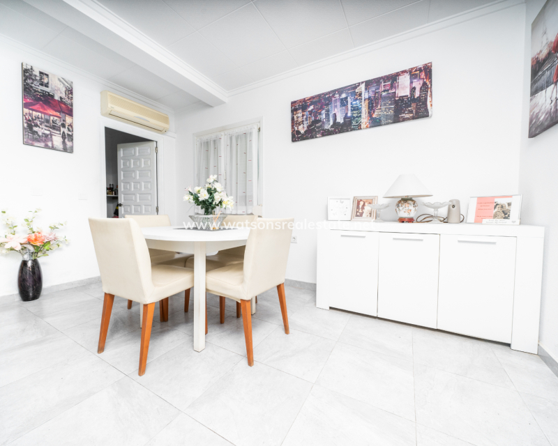 Resale - Freistendhe Villa - Urb. La Marina