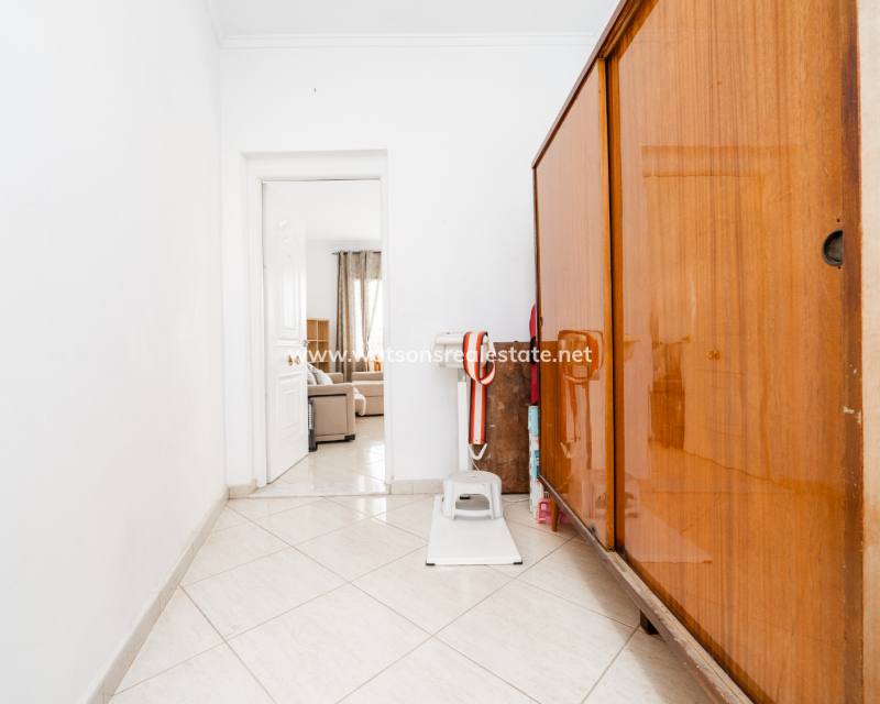 Resale - Freistendhe Villa - Urb. La Marina