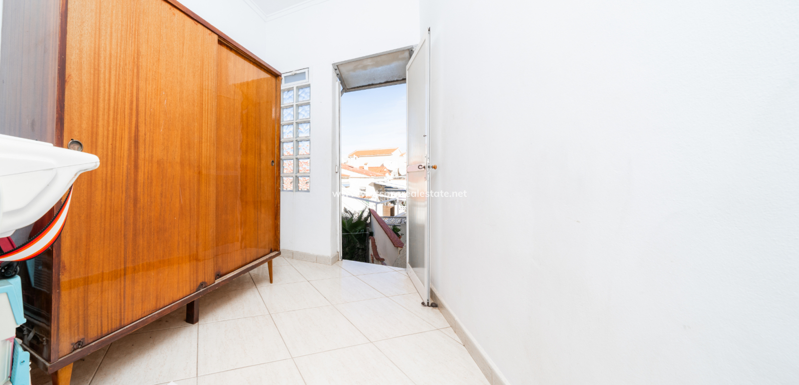 Resale - Freistendhe Villa - Urb. La Marina